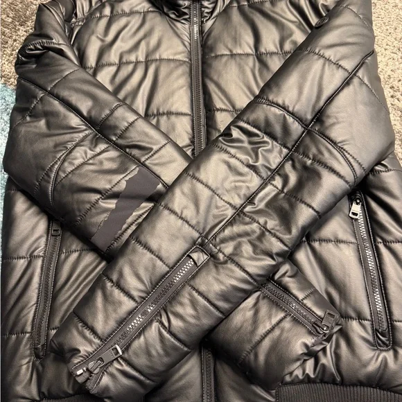 DKNY Men's Classic Black Puffer Jacket - Picture 9 of 10